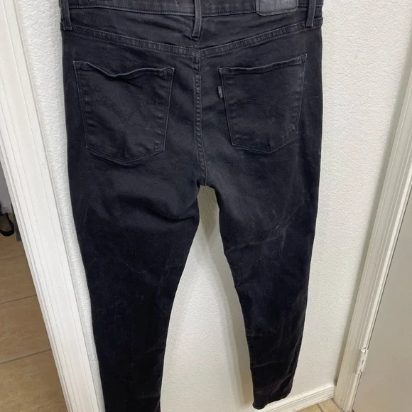 Like New Levi’s 311 Shaping Skinny Jeans - Size 29 x 32 - Soft Black - Picture 6 of 7